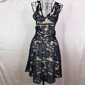 SIGNATURE 8 Black Lace‎ Ruffled Open Back Dress Size Small